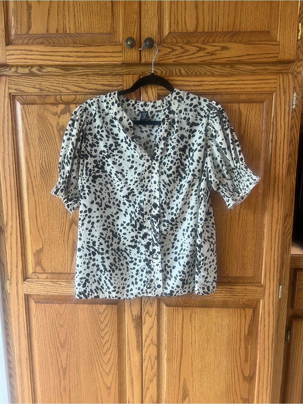 Woven Short-Sleeve Spot Print Blouse - Cream/Black